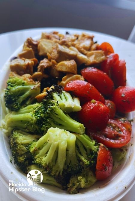 Bolay Broccoli chicken tomato and black rice. Keep reading to get the best lunch in Orlando!