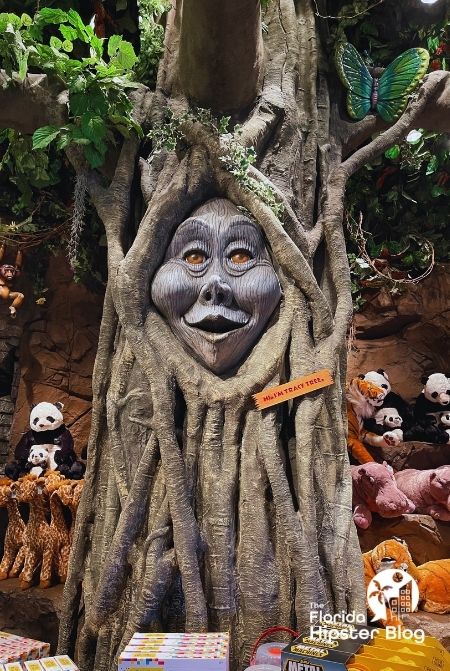 Rainforest Cafe tree Lady. Keep reading to find out more about kid friendly restaurants in Orlando.