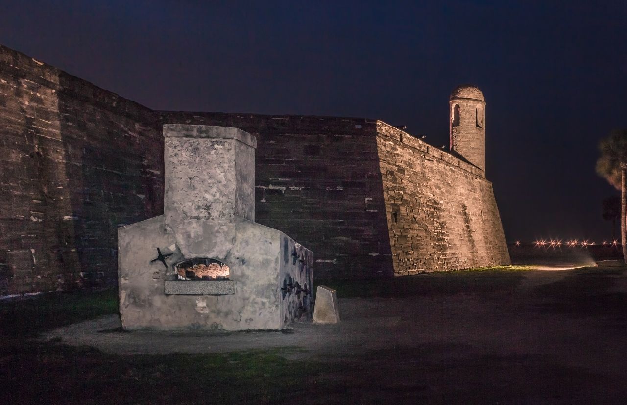 Castillo de San Marcos St. Augustine Florida at Night. Keep reading to get the full guide on the best castles in Florida.