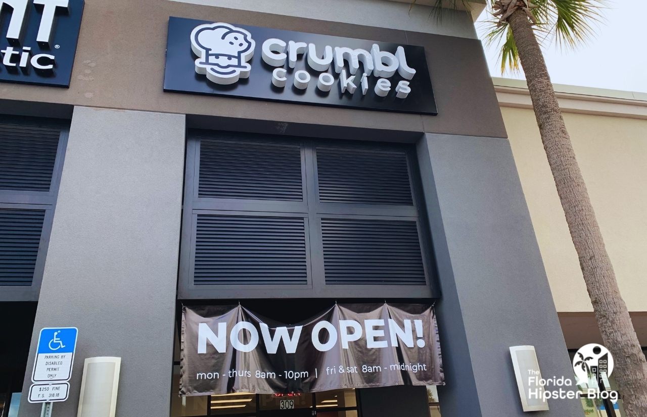 Crumbl Cookies Orlando Exterior