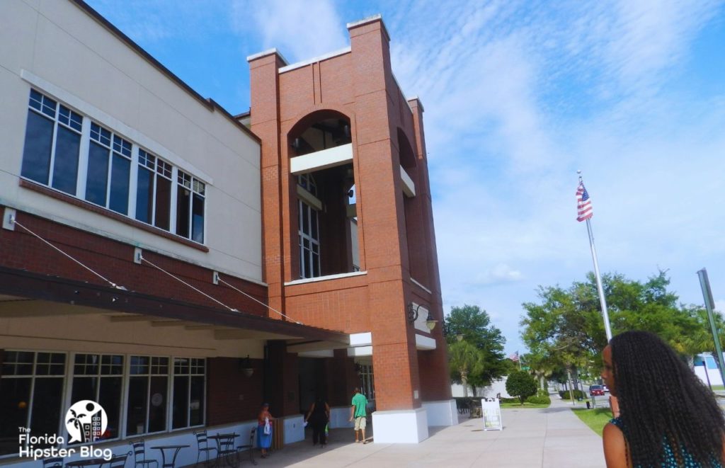 Downtown Leesburg, Florida Library. Keep reading for the full guide to Leesburg Florida. 