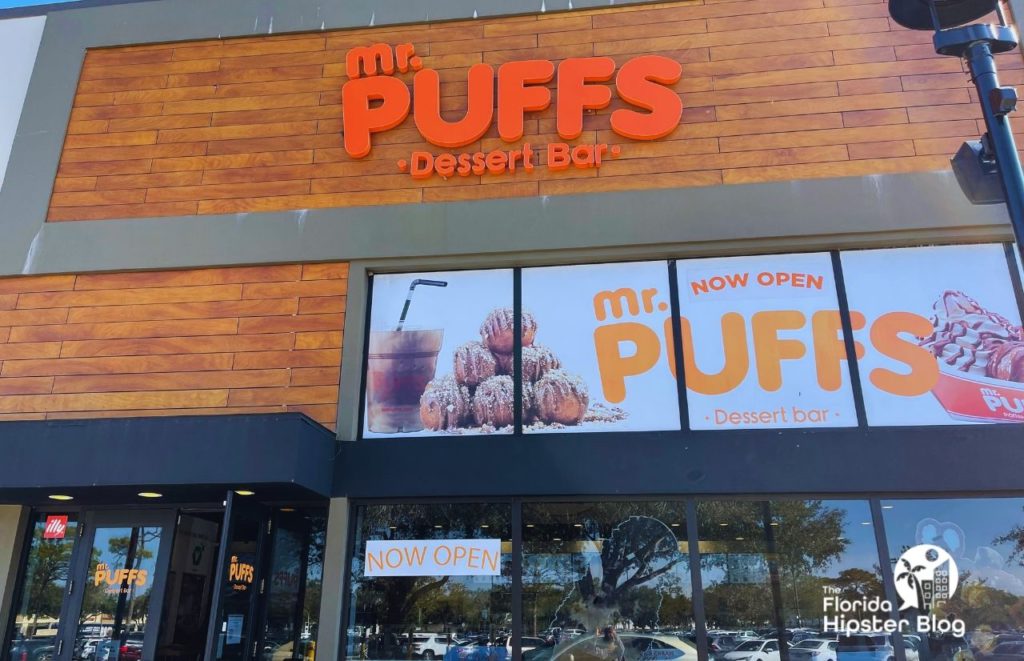 Mr Puffs Dessert Bar in Orlando Florida Mall Entrance