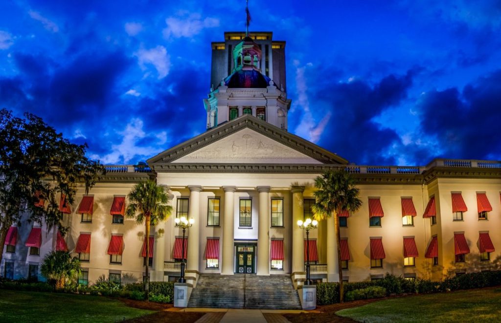 Tallahassee Florida capitol building downtown. Keep reading to get more Gainesville daytrip ideas.