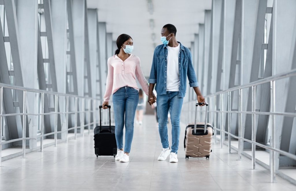 Can carry-on a shaving razor black couple walking through the airport