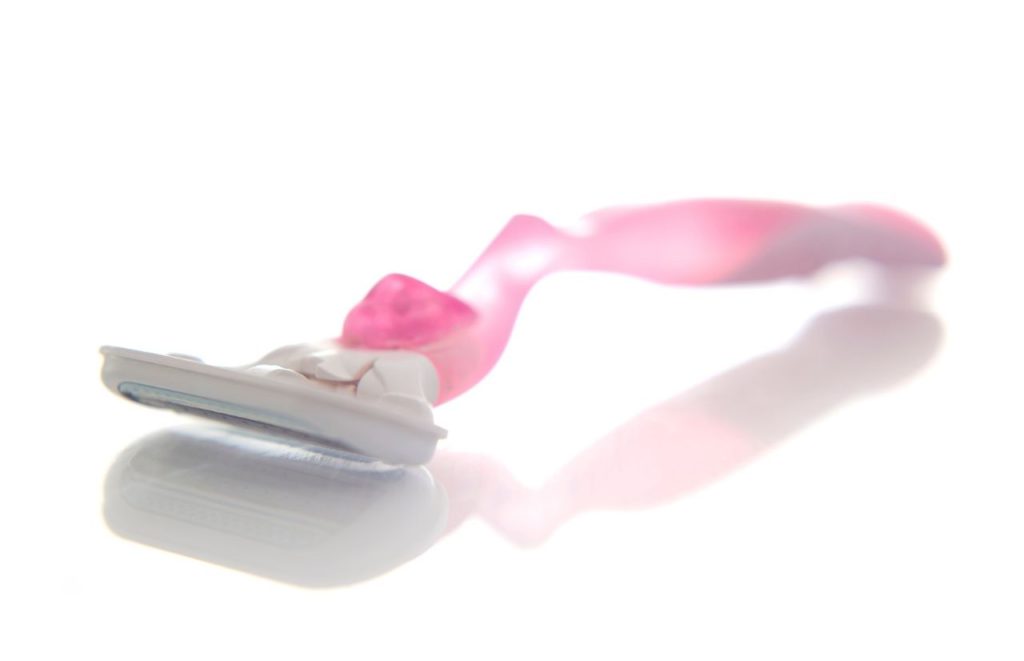 Can carry-on a shaving razor pink razor on white background for travel