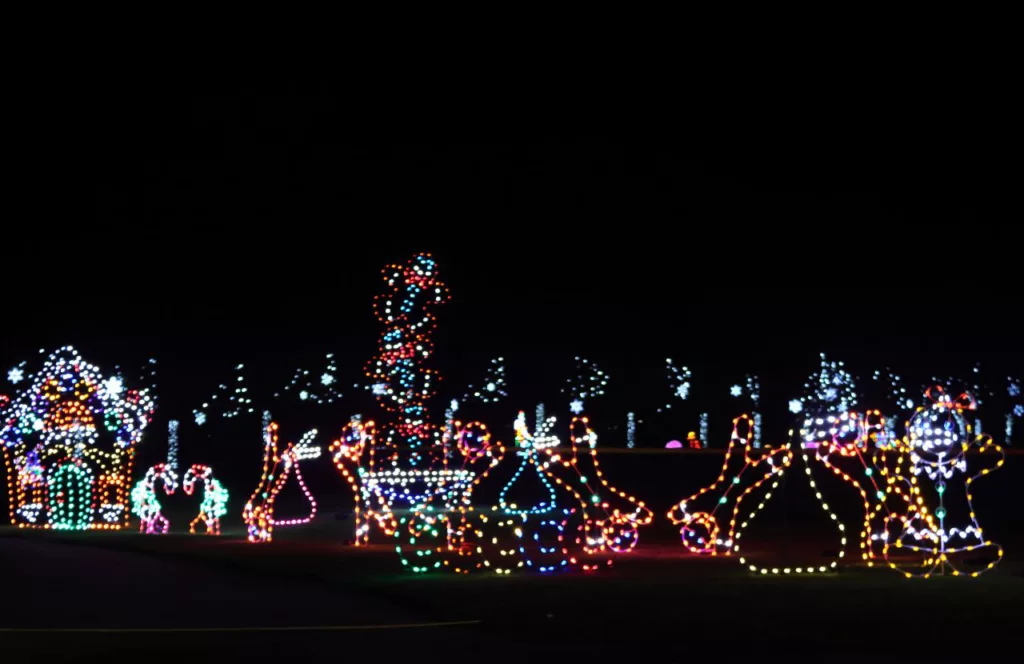 Lights at Lake Park Keep reading Florida Hipster to get the best Christmas Lights in Tampa, Florida