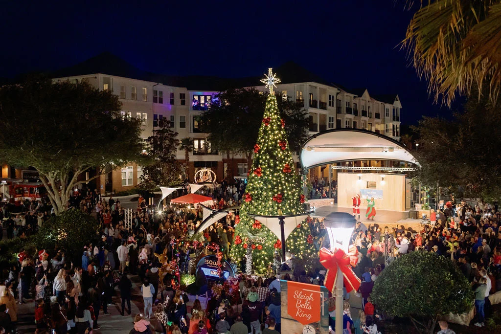 Light Up Tioga Holiday Festival. with crowds of people around the outdoor Christmas tree lit up in decorations and lights.  Keep reading for the best things to do in Gainesville for Christmas. 