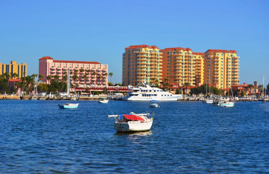 Downtown St Petersburg Water Bay Area with Luxury Condos. Keep reading to learn more of the best free things to do in Tampa. 