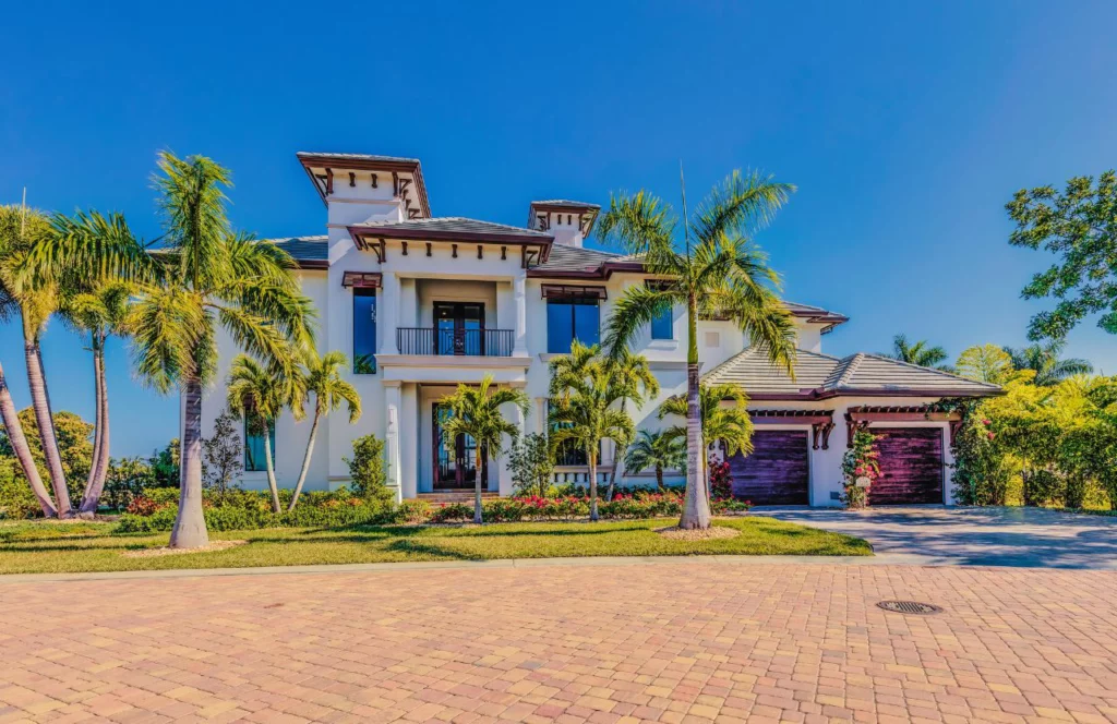 South Tampa Mansion. Keep reading to learn more of the best free things to do in Tampa.  