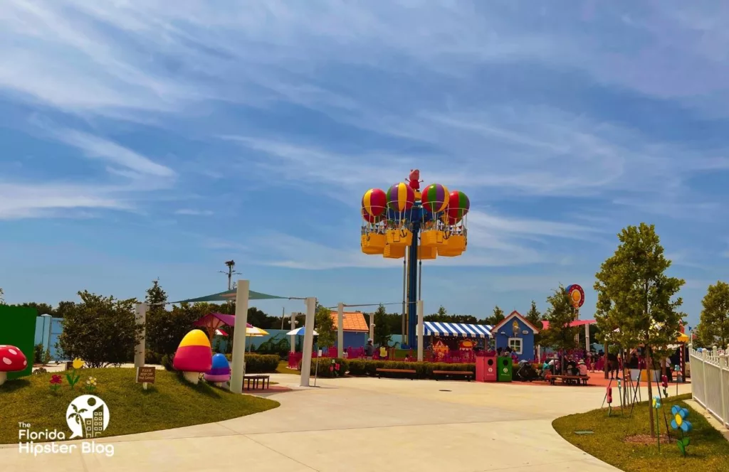 Peppa Pig Theme Park Florida Big Balloon Ride. Keep reading to find out how to plan a day at Peppa Pig Theme Park.  