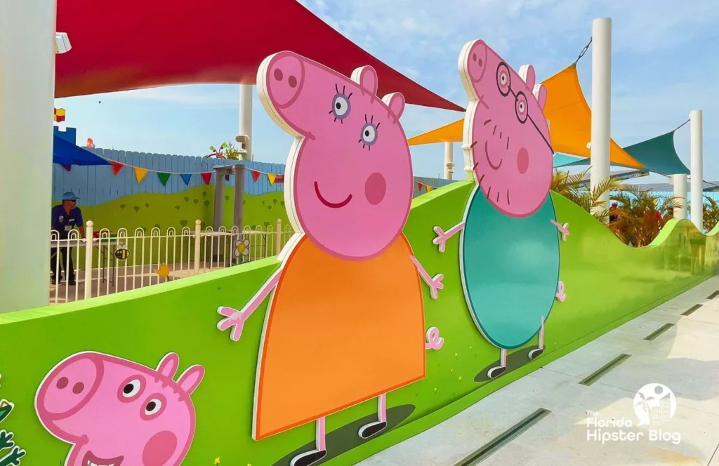 Peppa Pig Theme Park Florida with Daddy Pig, Mommy Pig and George
