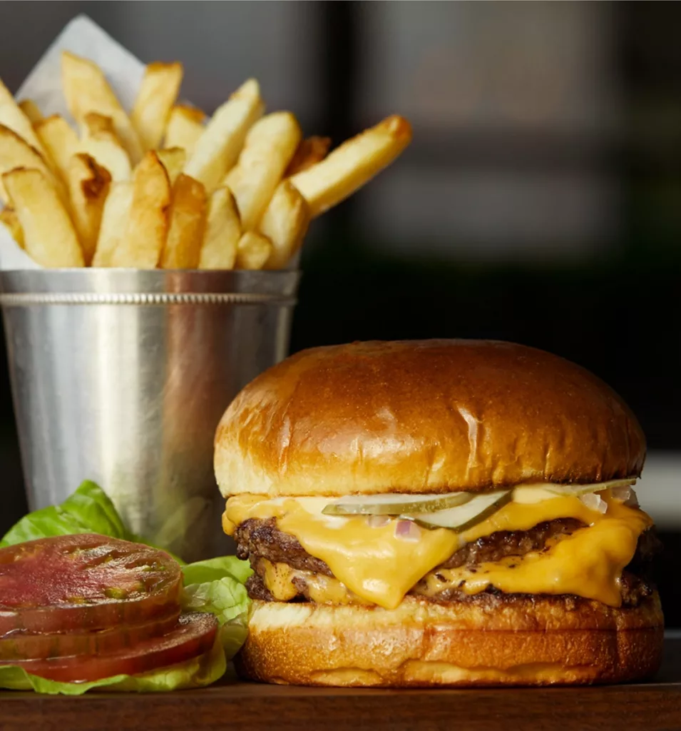 Burger at RH Rooftop Restaurant in Jacksonville, Florida. Keep reading for the full guide to where to go for lunch in Jacksonville.  