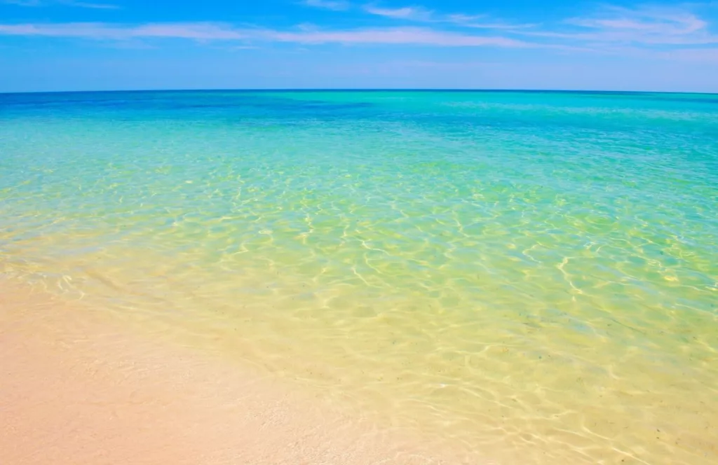 Blue emerald clear water in Florida. Keep reading to learn more about best things to do in Panama City Beach.
