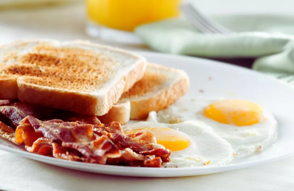 Fried Eggs bacon with toast. Keep reading to find out the best place to eat in Naples Florida.