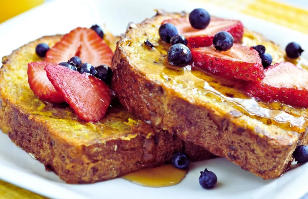 Janes Cafe on 3rd French Toast with Strawberries and Blueberries on top. Keep reading to learn more about where to go for a Naples breakfast.