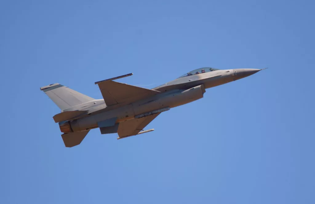 F-16 Flying Falcon at the Hyundai Air Show Miami. Keep reading to find out more things to do on Florida Memorial Day weekend.  