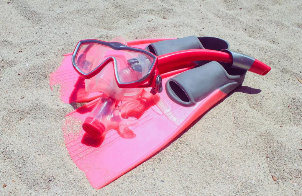 Pink Snorkel Gear. Keep reading to lean which beaches are the best for a Florida girl´s trip. 