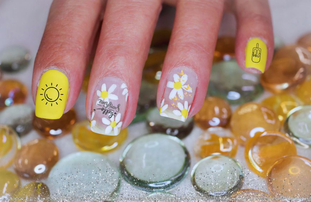 Florida Beach Nails Flowers and Sun. Keep reading to find out more beach nail ideas for a Florida beach vacation. 